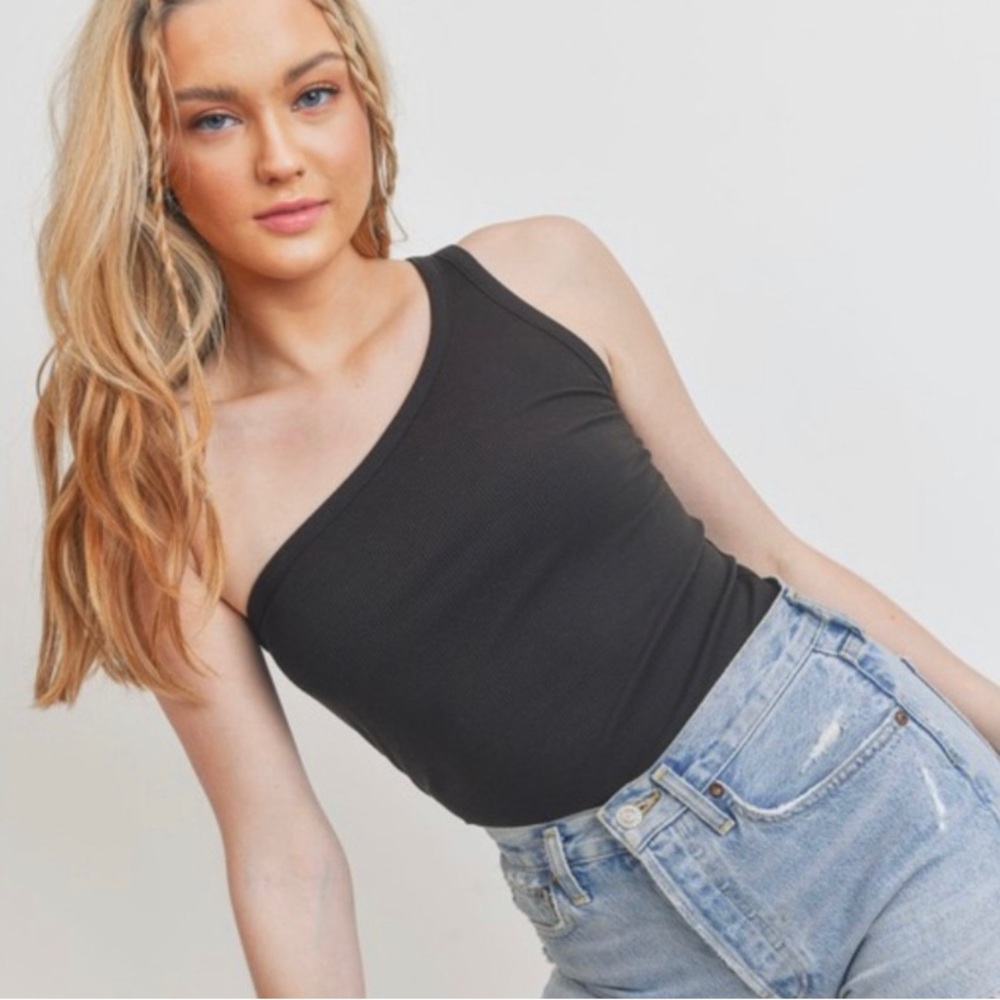 One shoulder tank